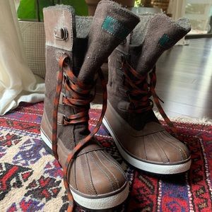 Size 8 Ugg winter boots